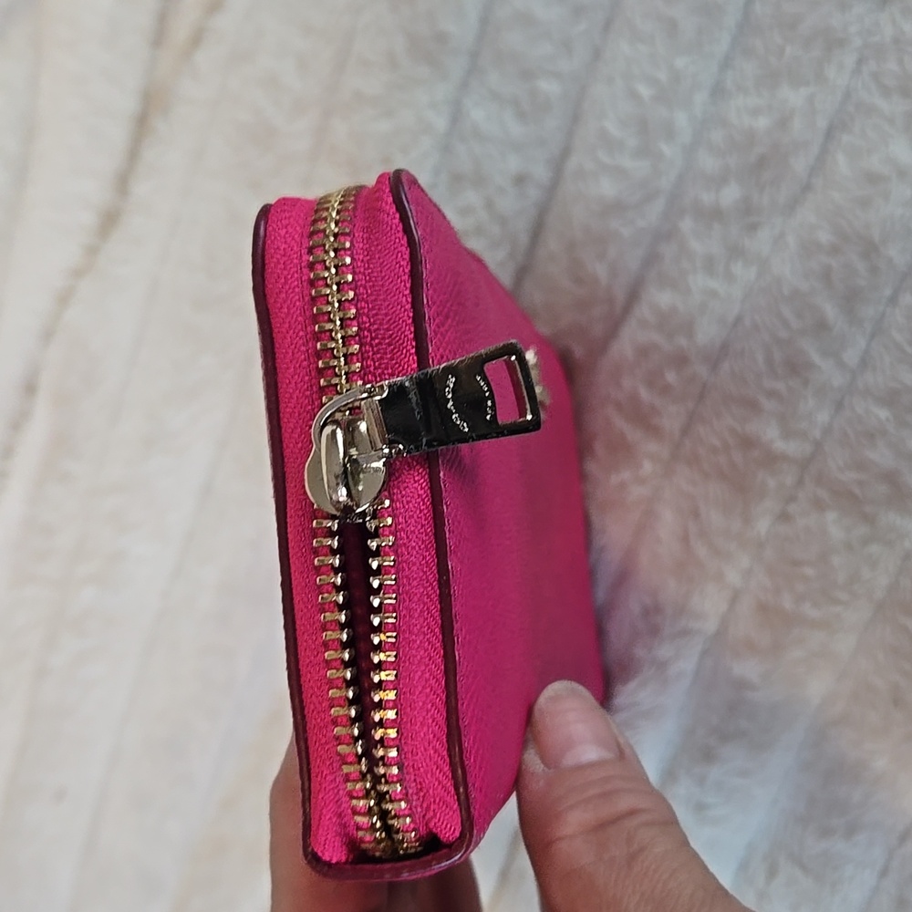 Coach Fuchsia Leather Zip Wallet Like New Condition - Picture 3 of 7